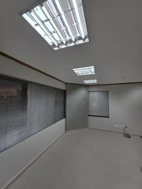 Alugar Comercial / Sala em S&atilde;o Jos&eacute; do Rio Preto R$ 1.200,00 - Foto 2