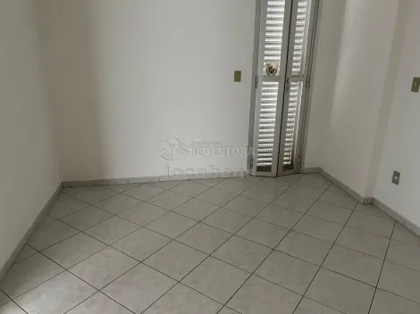 Alugar Apartamento / Padr&atilde;o em S&atilde;o Jos&eacute; do Rio Preto R$ 900,00 - Foto 8