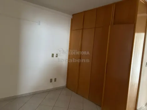 Alugar Apartamento / Padr&atilde;o em S&atilde;o Jos&eacute; do Rio Preto R$ 900,00 - Foto 11