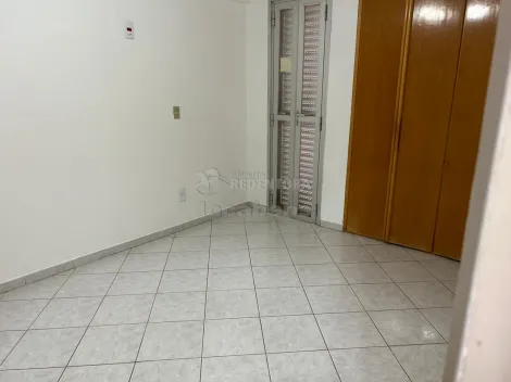 Alugar Apartamento / Padr&atilde;o em S&atilde;o Jos&eacute; do Rio Preto R$ 900,00 - Foto 16