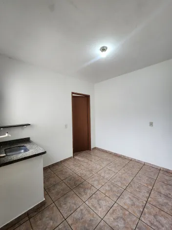 Alugar Casa / Padr&atilde;o em S&atilde;o Jos&eacute; do Rio Preto R$ 650,00 - Foto 2