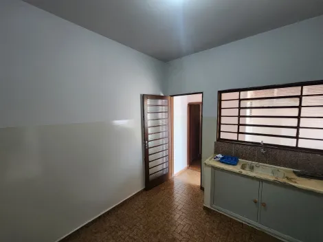 Alugar Casa / Padr&atilde;o em S&atilde;o Jos&eacute; do Rio Preto. apenas R$ 700,00