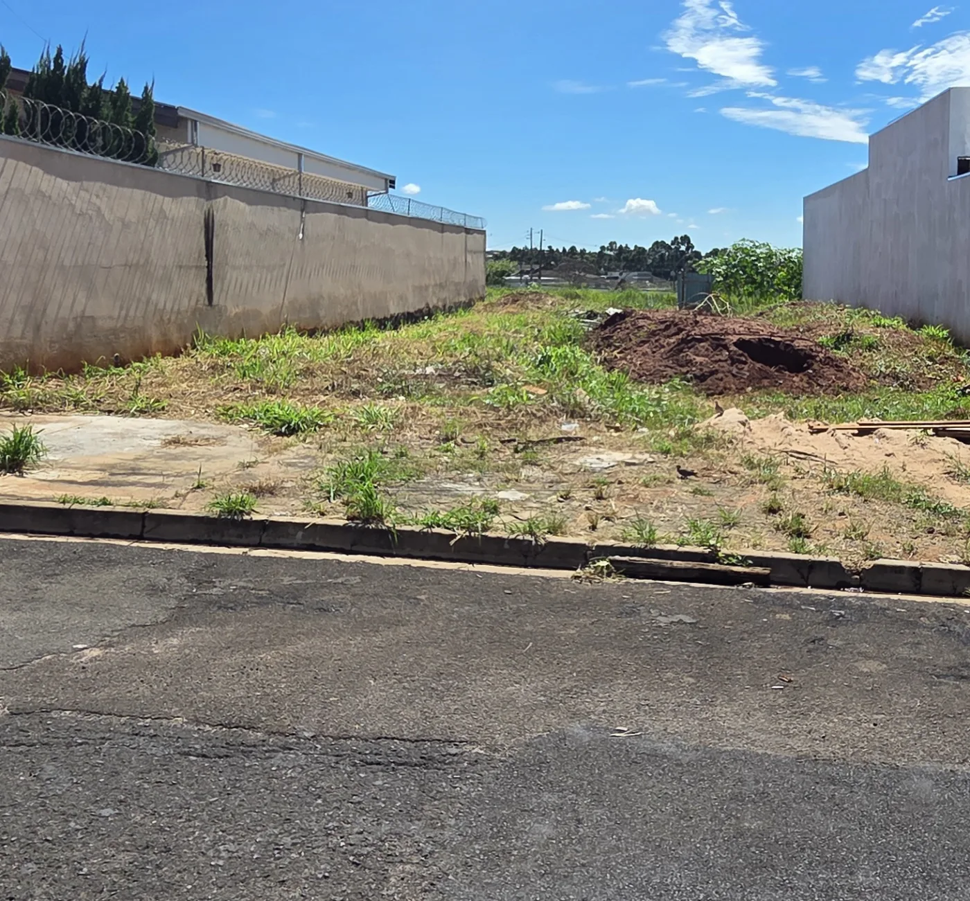 Comprar Terreno / Padr&atilde;o em Bauru R$ 220.000,00 - Foto 1