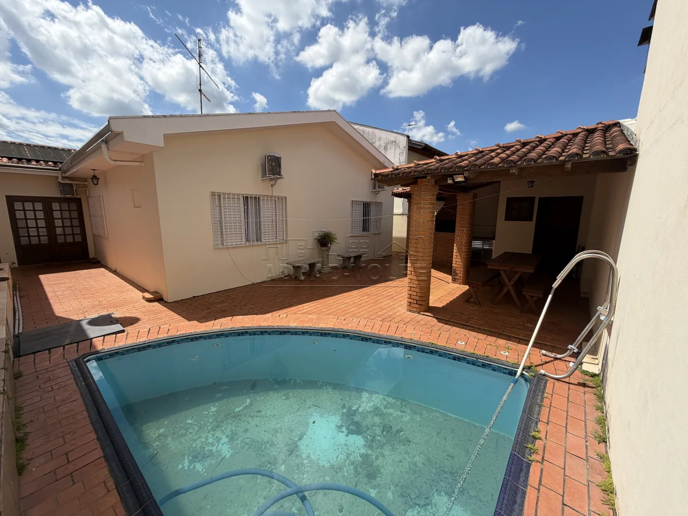 Comprar Casa / Condom&iacute;nio em Piratininga R$ 650.000,00 - Foto 1