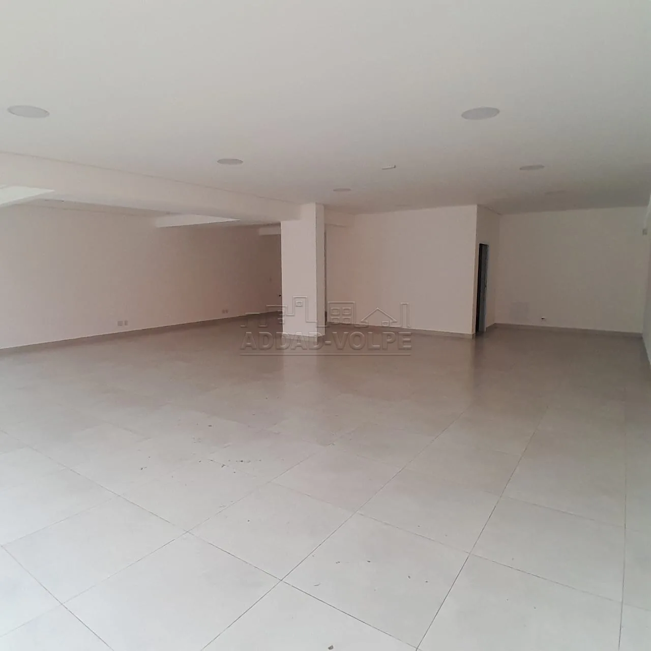Alugar Comercial / Sal&atilde;o em Bauru R$ 6.000,00 - Foto 2