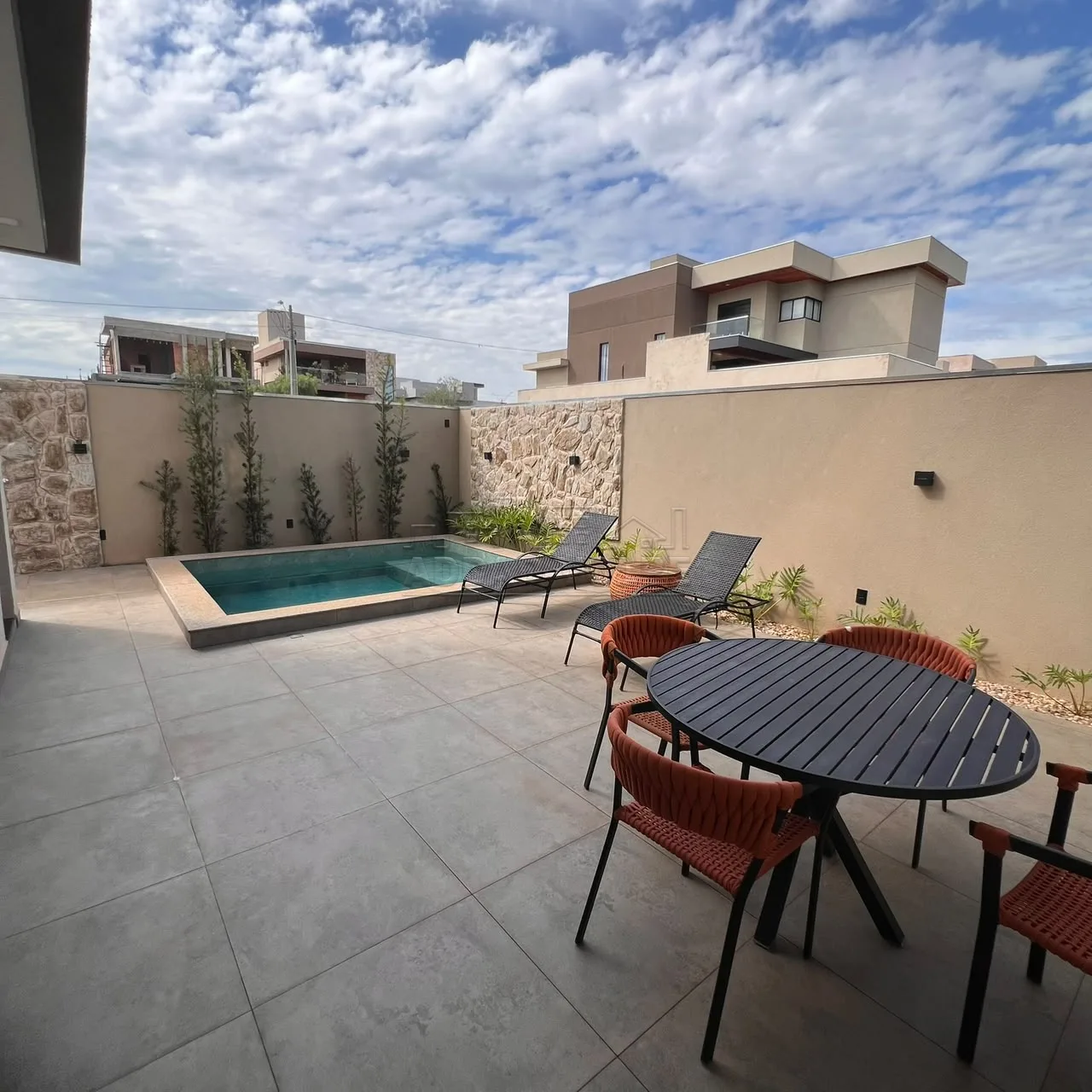 Comprar Casa / Condom&iacute;nio em Piratininga R$ 1.750.000,00 - Foto 2