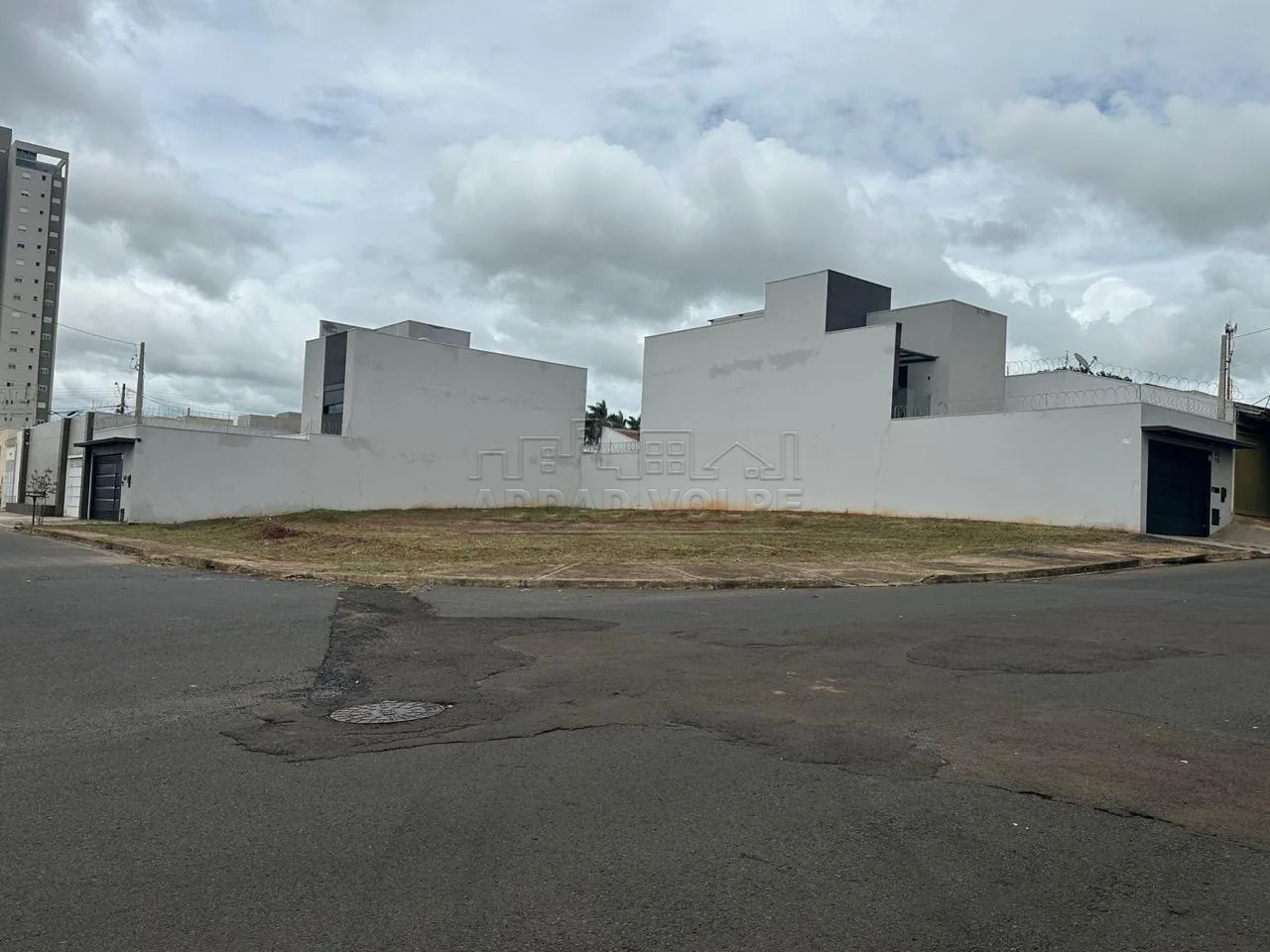 Comprar Terreno / Padr&atilde;o em Bauru R$ 450.000,00 - Foto 2