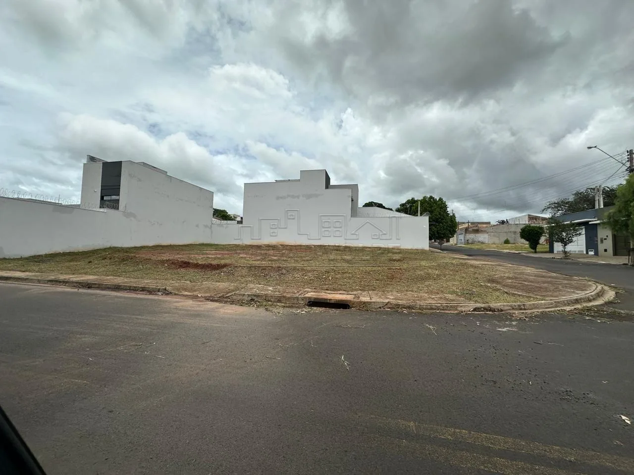 Comprar Terreno / Padr&atilde;o em Bauru R$ 450.000,00 - Foto 1