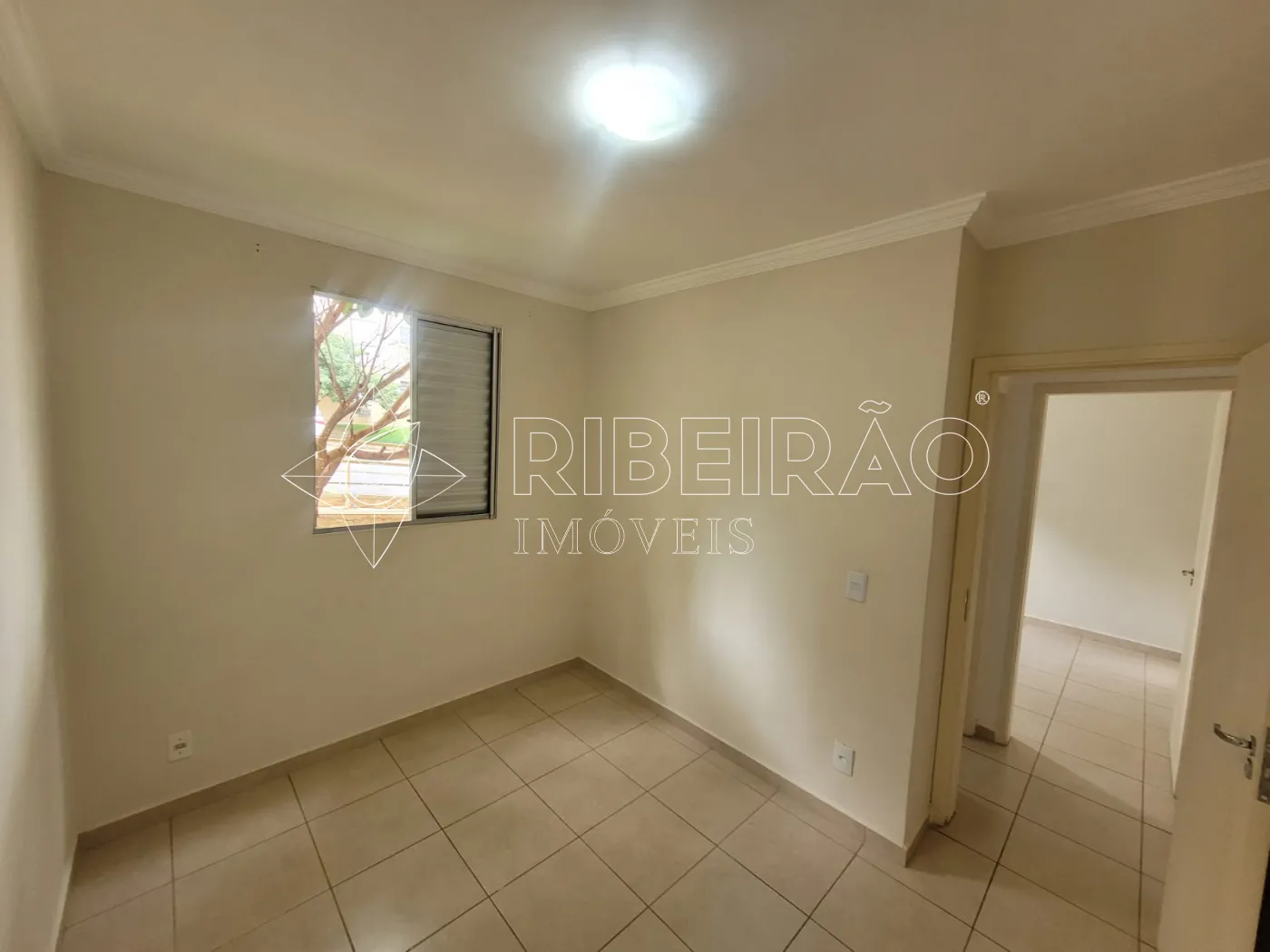 Alugar Apartamento / Padr&atilde;o em Ribeir&atilde;o Preto R$ 900,00 - Foto 1