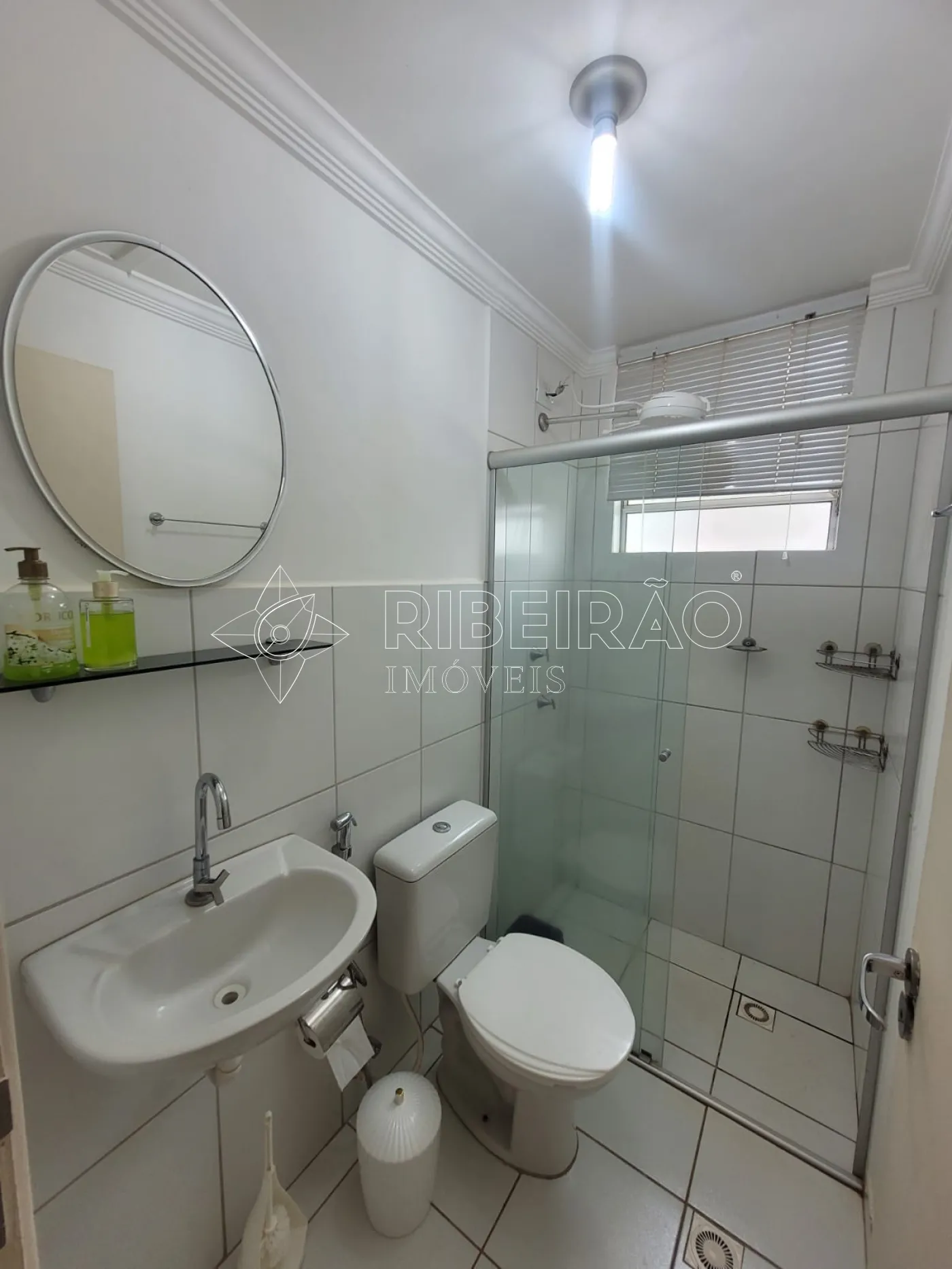 Alugar Apartamento / Padr&atilde;o em Ribeir&atilde;o Preto R$ 900,00 - Foto 3