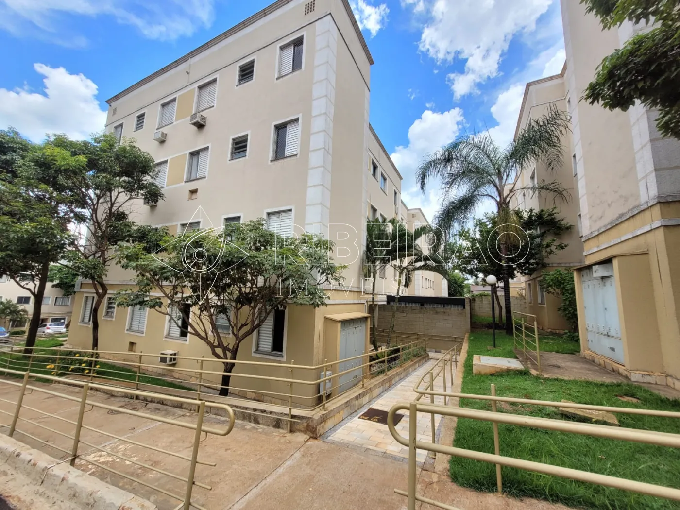 Alugar Apartamento / Padr&atilde;o em Ribeir&atilde;o Preto R$ 900,00 - Foto 17