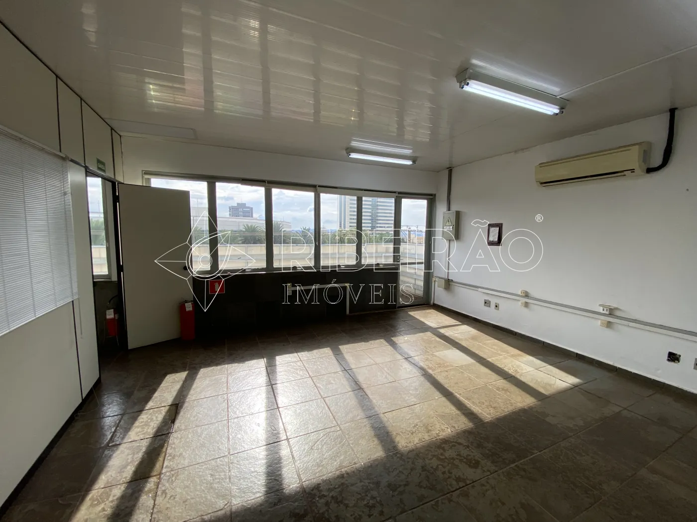 Alugar Comercial / Sal&atilde;o em Ribeir&atilde;o Preto R$ 7.000,00 - Foto 4