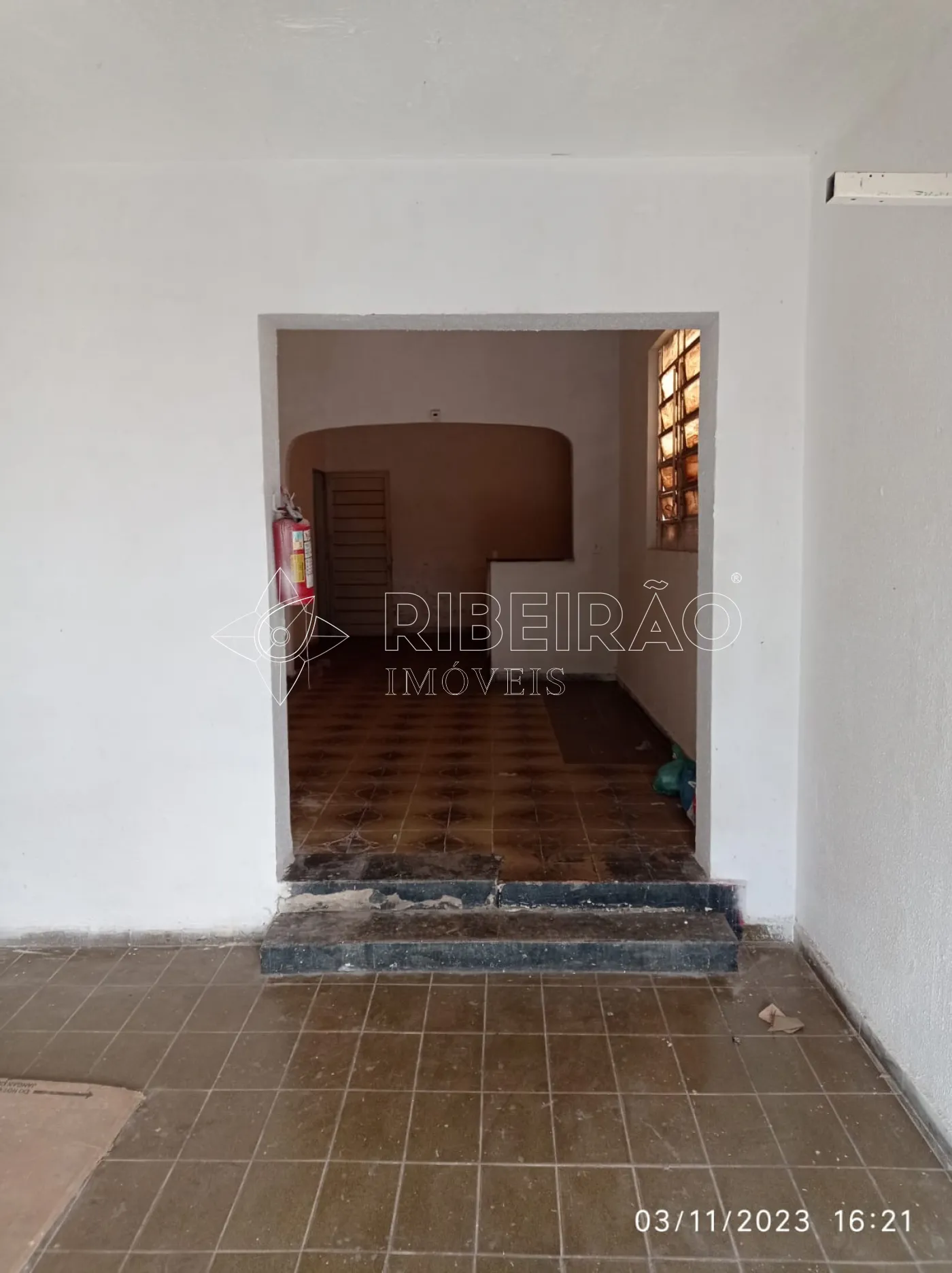 Alugar Comercial / Sal&atilde;o em Ribeir&atilde;o Preto R$ 1.100,00 - Foto 2