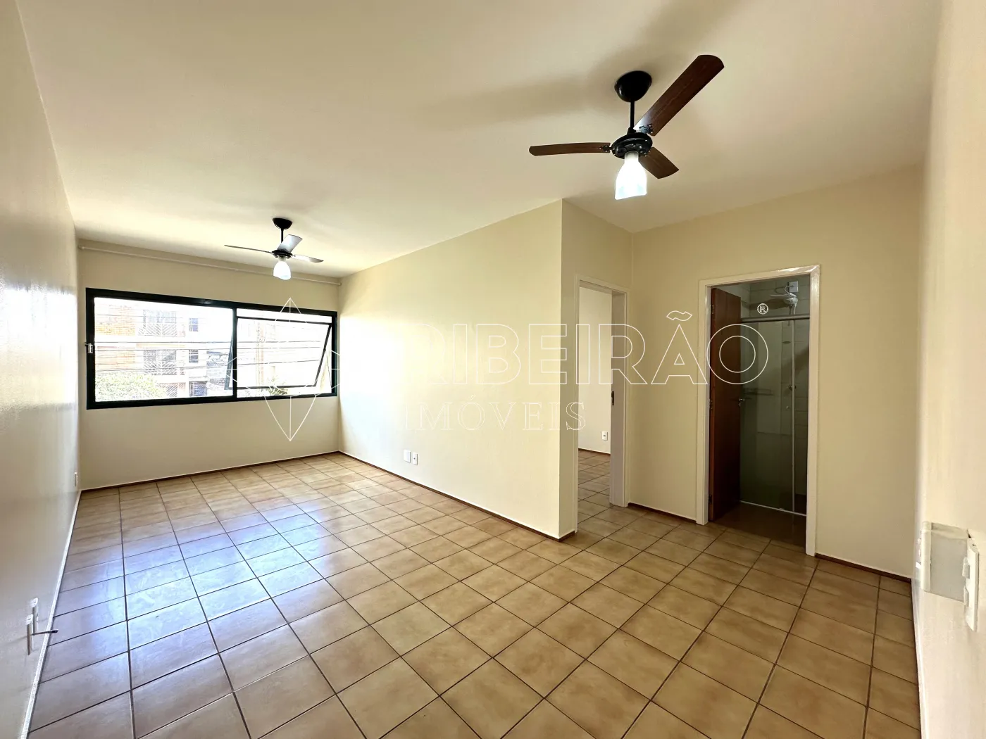 Alugar Apartamento / Padr&atilde;o em Ribeir&atilde;o Preto R$ 1.200,00 - Foto 1
