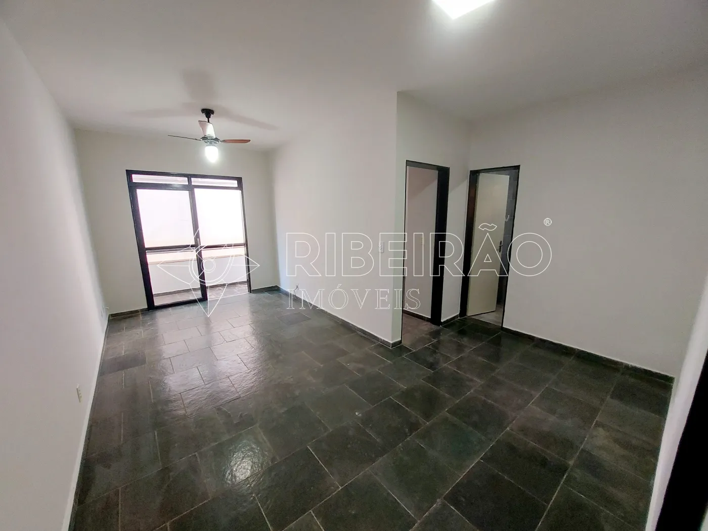 Alugar Apartamento / Padr&atilde;o em Ribeir&atilde;o Preto R$ 1.350,00 - Foto 1