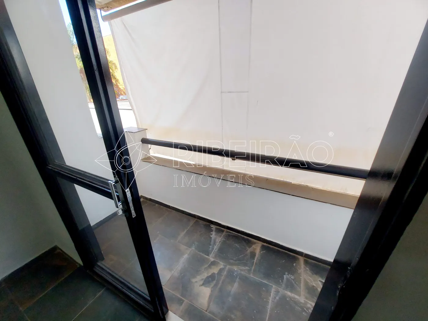 Alugar Apartamento / Padr&atilde;o em Ribeir&atilde;o Preto R$ 1.350,00 - Foto 3