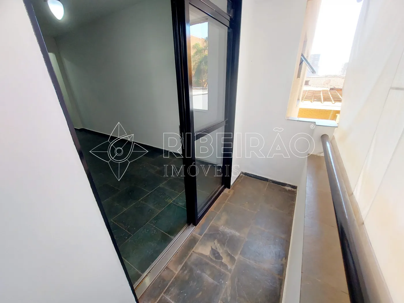 Alugar Apartamento / Padr&atilde;o em Ribeir&atilde;o Preto R$ 1.350,00 - Foto 4