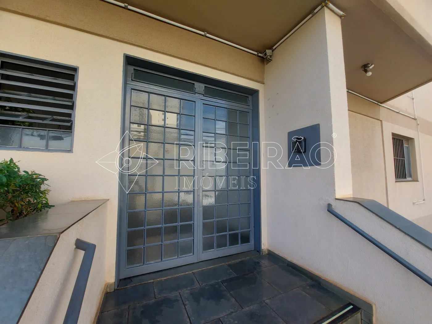 Alugar Apartamento / Padr&atilde;o em Ribeir&atilde;o Preto R$ 1.350,00 - Foto 16