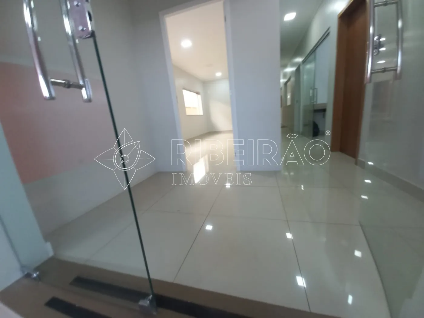Alugar Comercial / Sal&atilde;o em Ribeir&atilde;o Preto R$ 7.500,00 - Foto 3