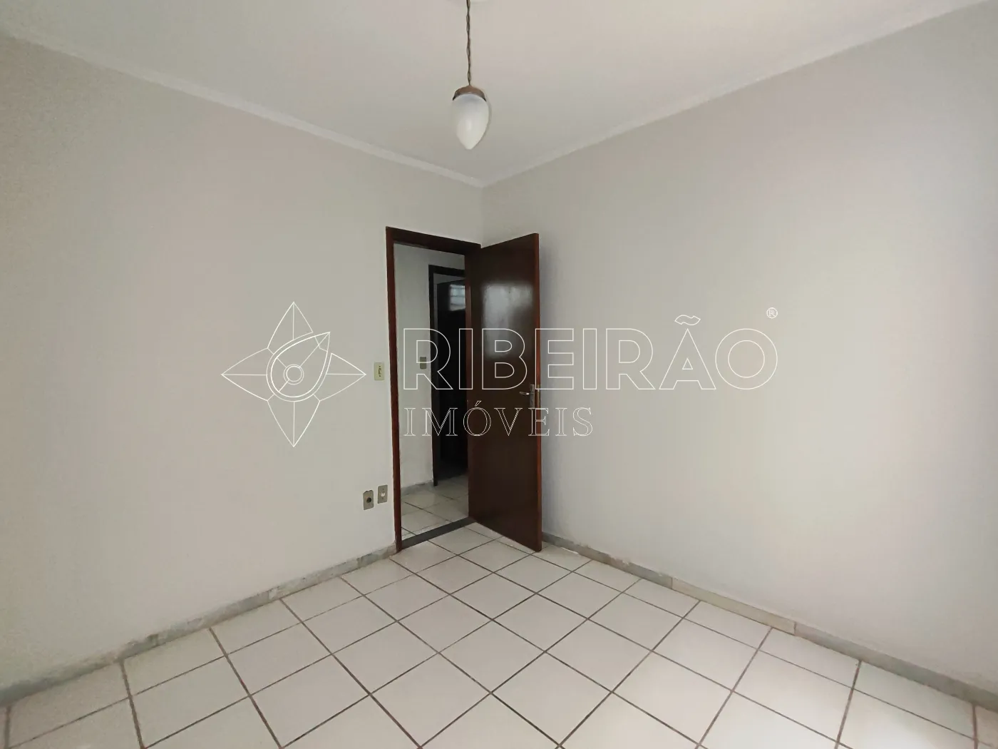 Alugar Apartamento / Padr&atilde;o em Ribeir&atilde;o Preto R$ 1.200,00 - Foto 2