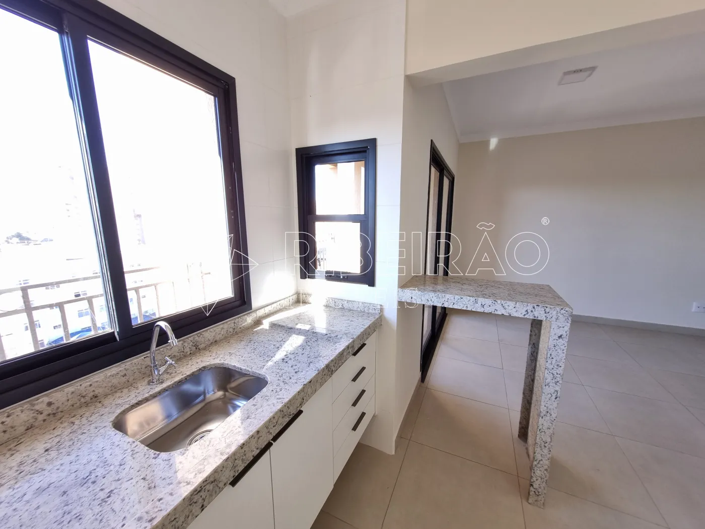 Alugar Apartamento / Padr&atilde;o em Ribeir&atilde;o Preto R$ 1.600,00 - Foto 4