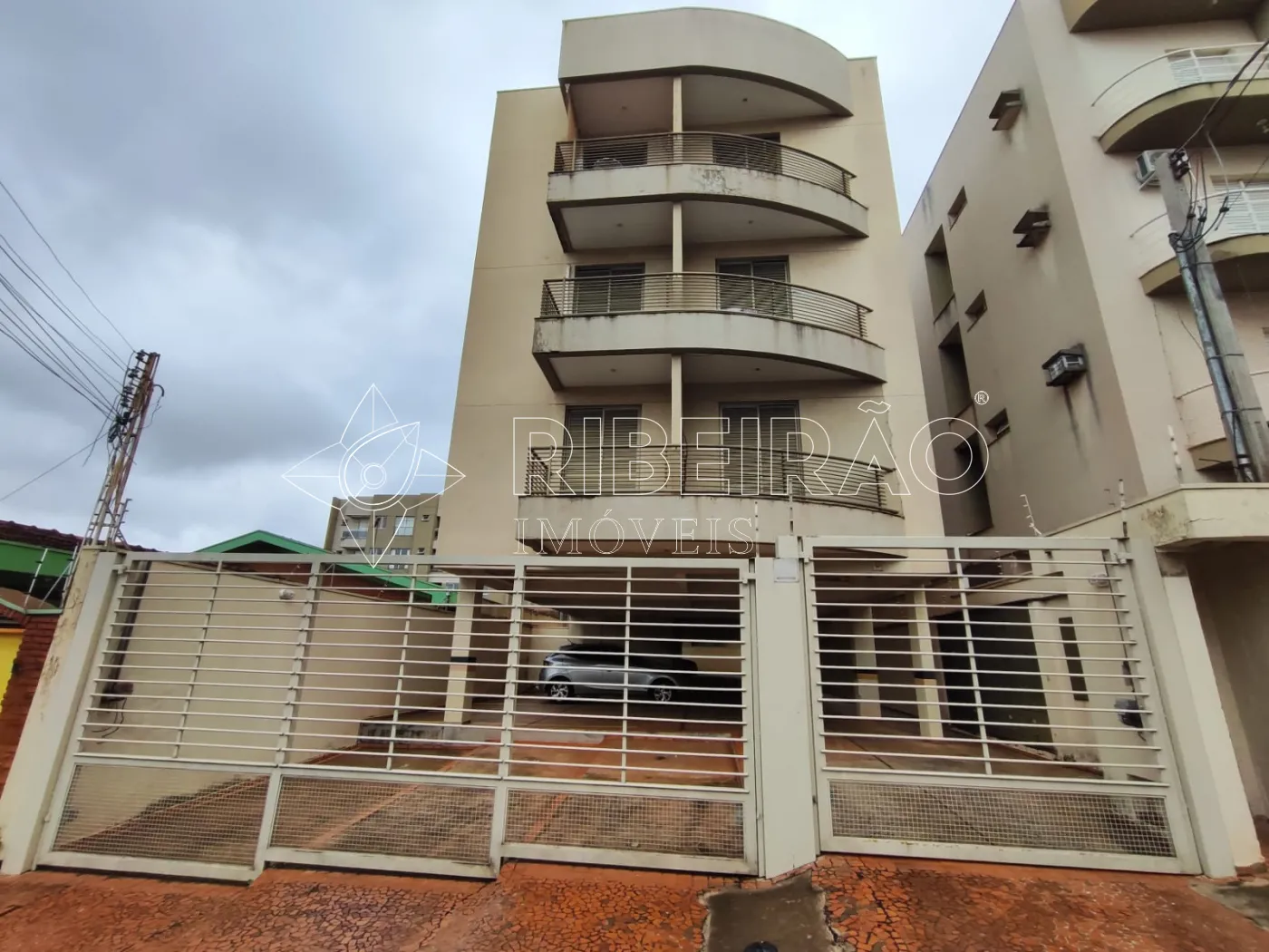 Alugar Apartamento / Padr&atilde;o em Ribeir&atilde;o Preto R$ 1.300,00 - Foto 1