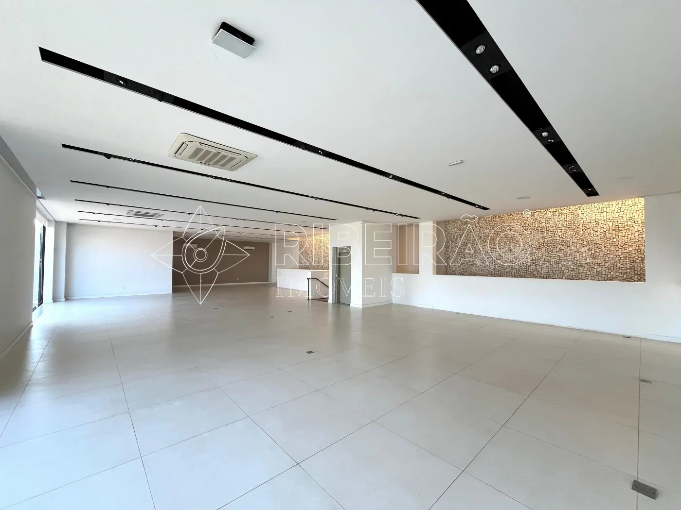 Alugar Comercial / Pr&eacute;dio em Ribeir&atilde;o Preto R$ 45.000,00 - Foto 14