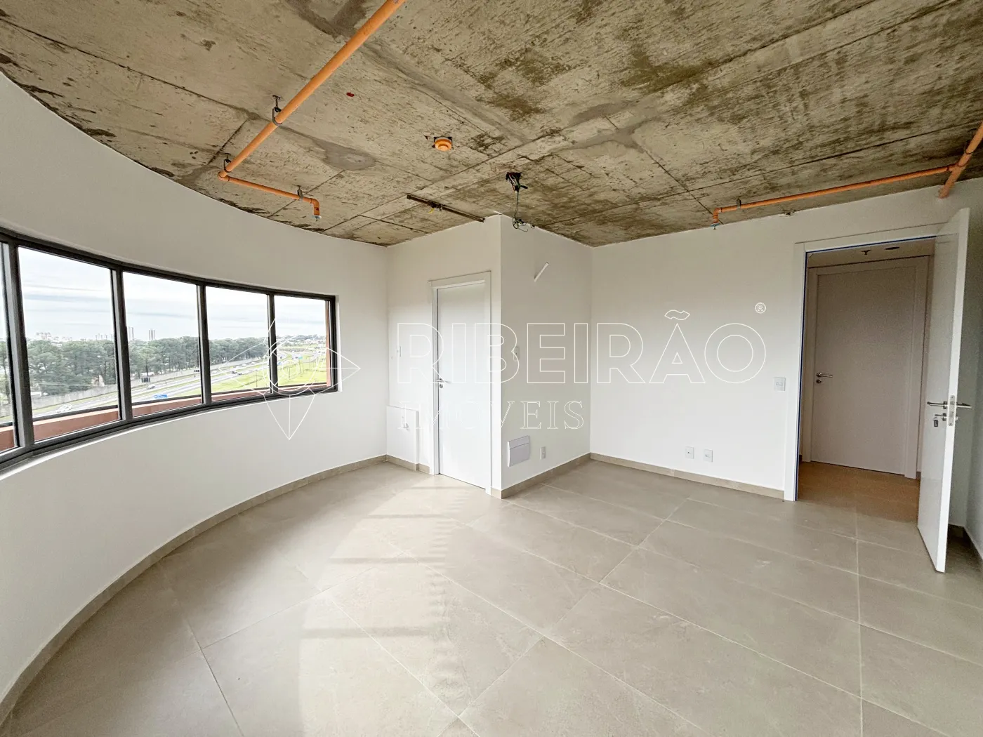 Alugar Comercial / Sala em Ribeir&atilde;o Preto R$ 3.500,00 - Foto 3