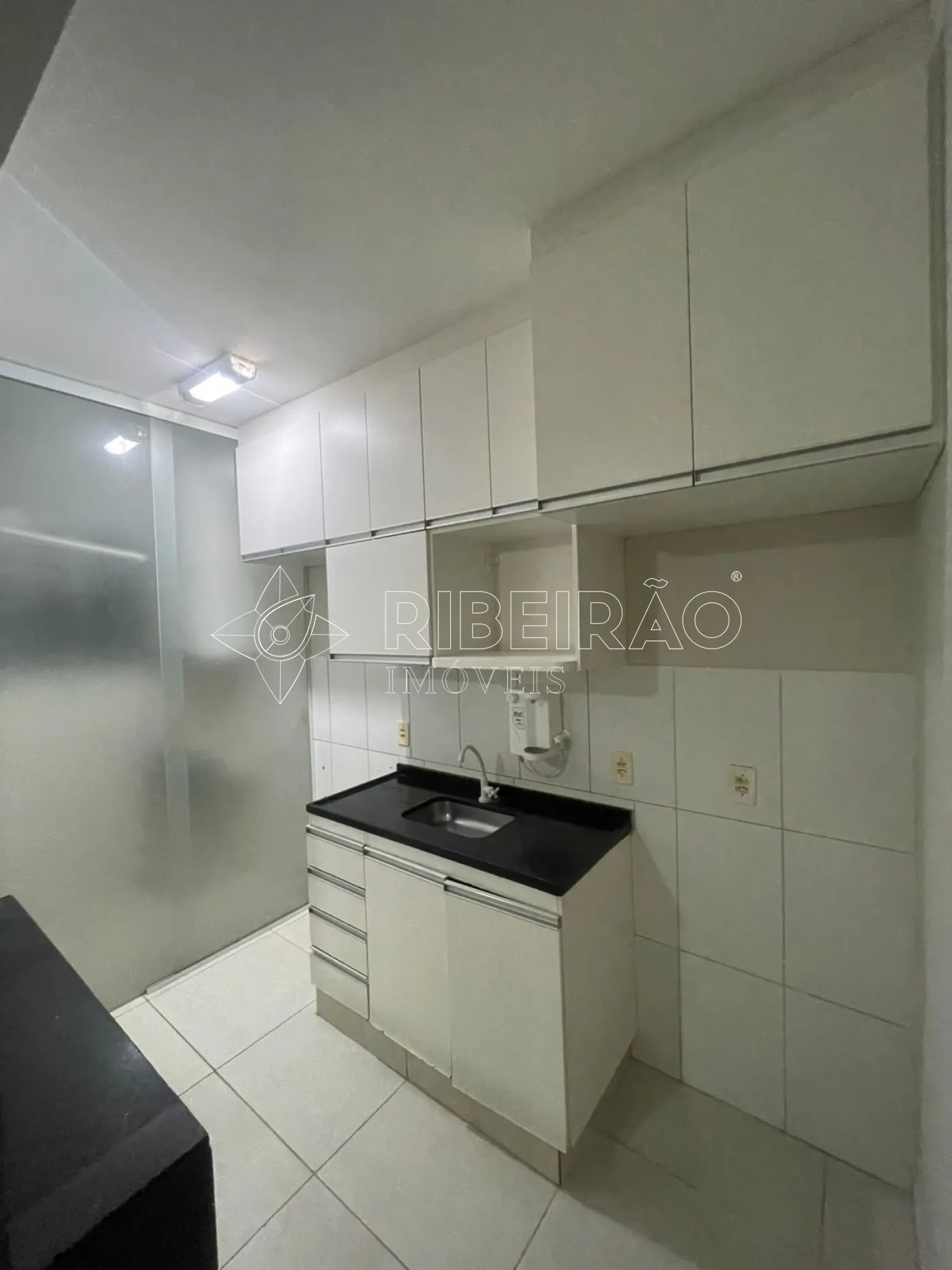 Alugar Apartamento / Padr&atilde;o em Ribeir&atilde;o Preto R$ 1.800,00 - Foto 2