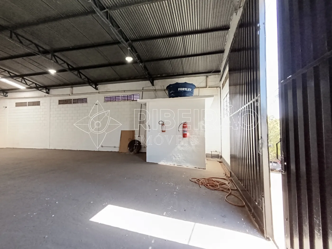 Alugar Comercial / Galp&atilde;o em Ribeir&atilde;o Preto R$ 4.500,00 - Foto 4