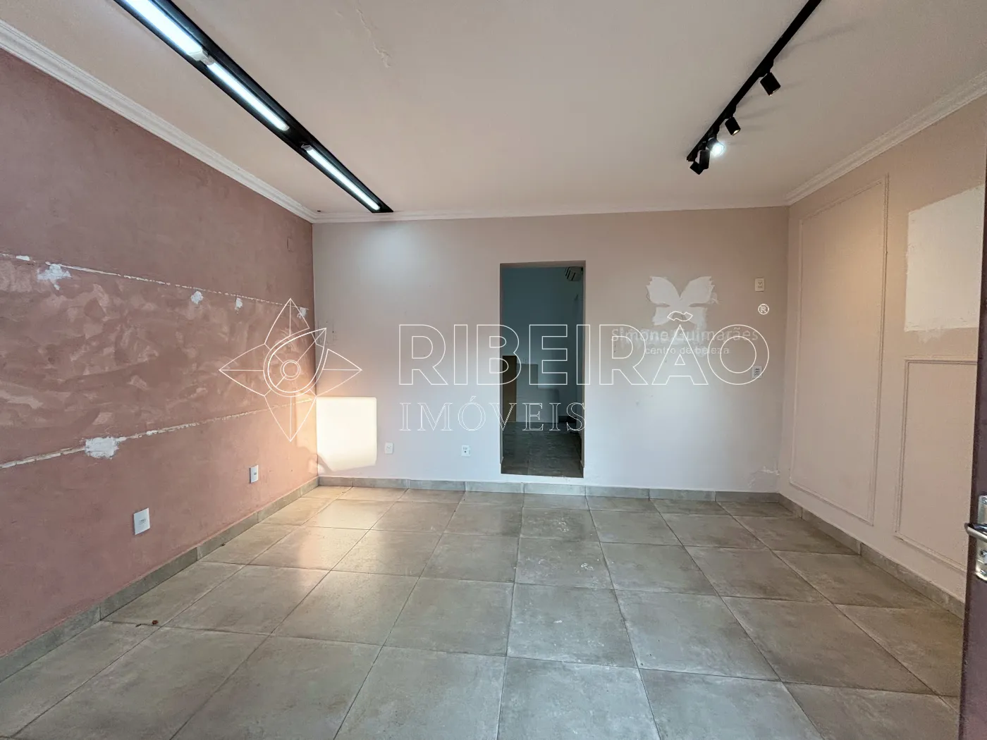 Alugar Comercial / Loja em Ribeir&atilde;o Preto R$ 2.300,00 - Foto 2