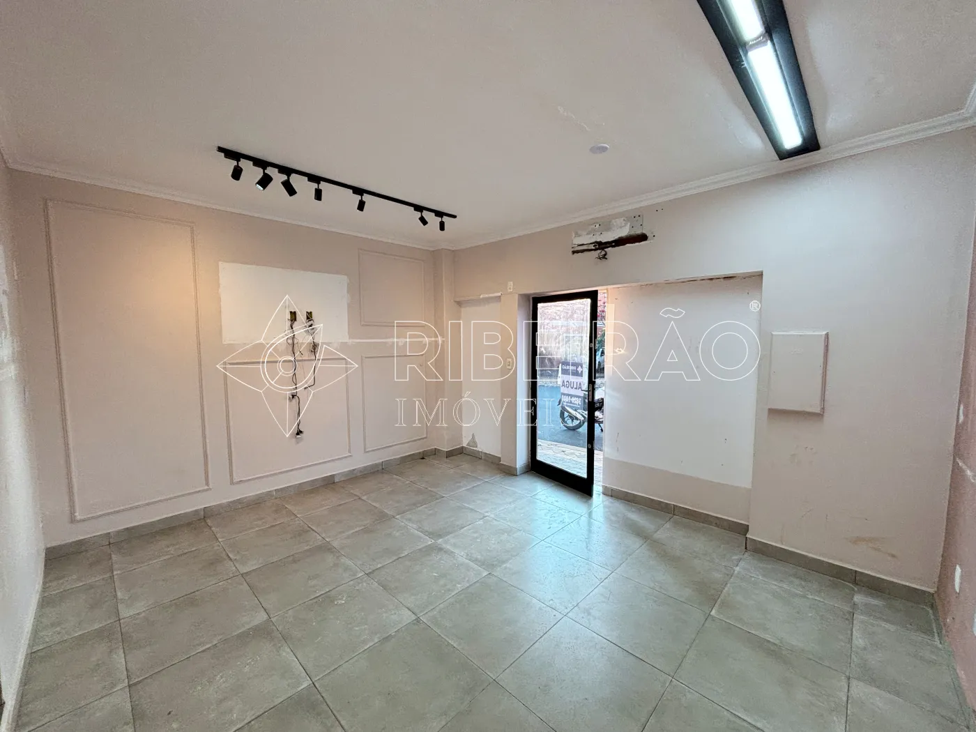 Alugar Comercial / Loja em Ribeir&atilde;o Preto R$ 2.300,00 - Foto 4