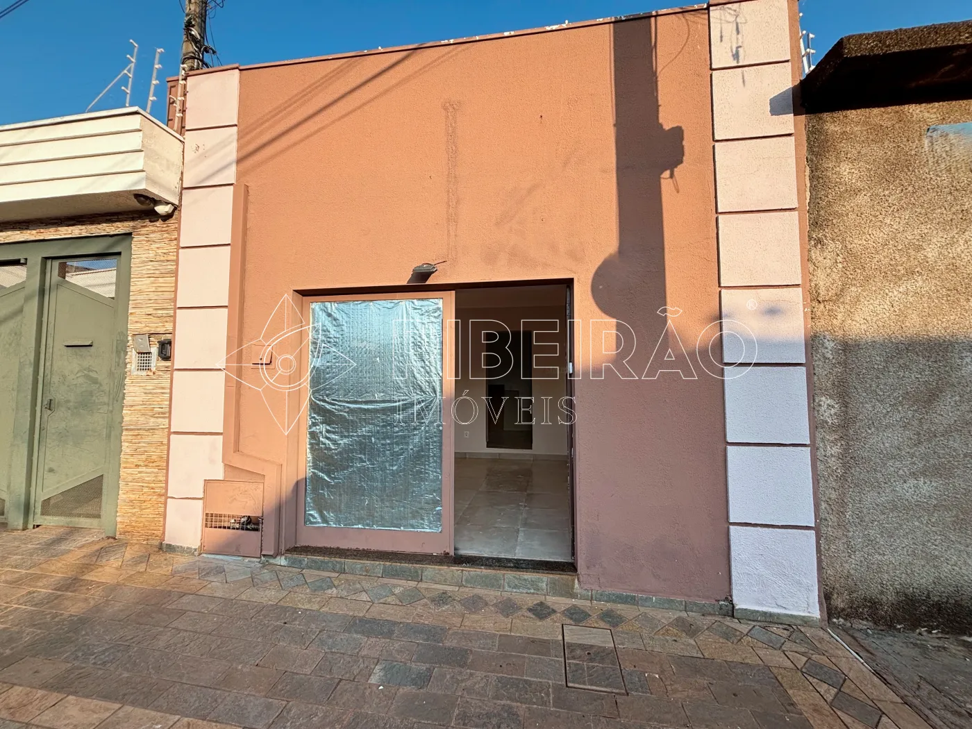 Alugar Comercial / Loja em Ribeir&atilde;o Preto R$ 2.300,00 - Foto 1