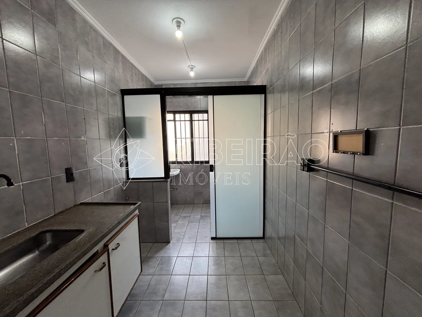 Alugar Apartamento / Padr&atilde;o em Ribeir&atilde;o Preto R$ 1.200,00 - Foto 4