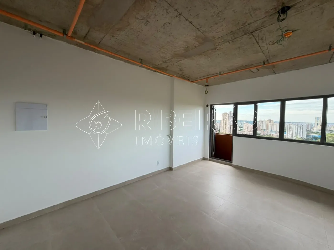 Alugar Comercial / Sala em Ribeir&atilde;o Preto R$ 3.500,00 - Foto 1