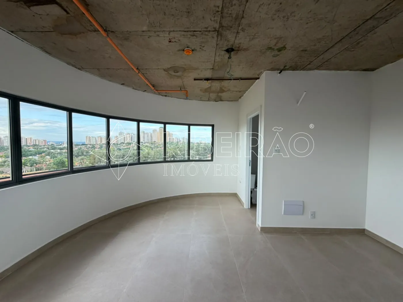 Alugar Comercial / Sala em Ribeir&atilde;o Preto R$ 3.500,00 - Foto 4