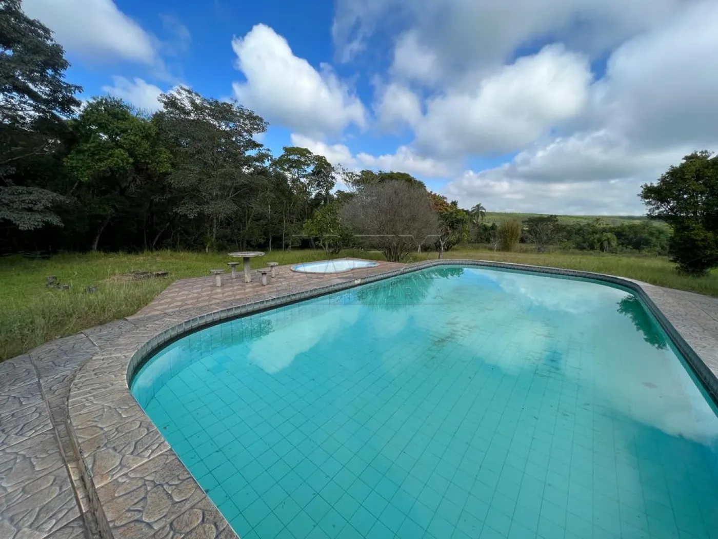 Comprar Rural / Ch&aacute;cara em Len&ccedil;&oacute;is Paulista - Foto 1