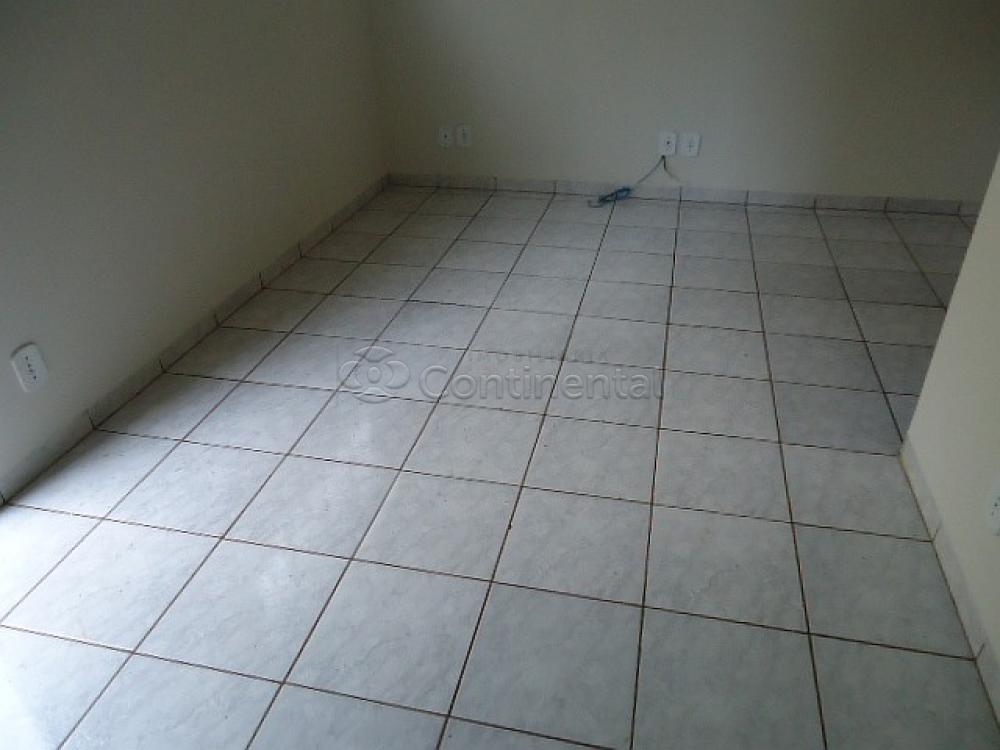 Alugar Apartamento / Kitinete em Dourados R$ 850,00 - Foto 3