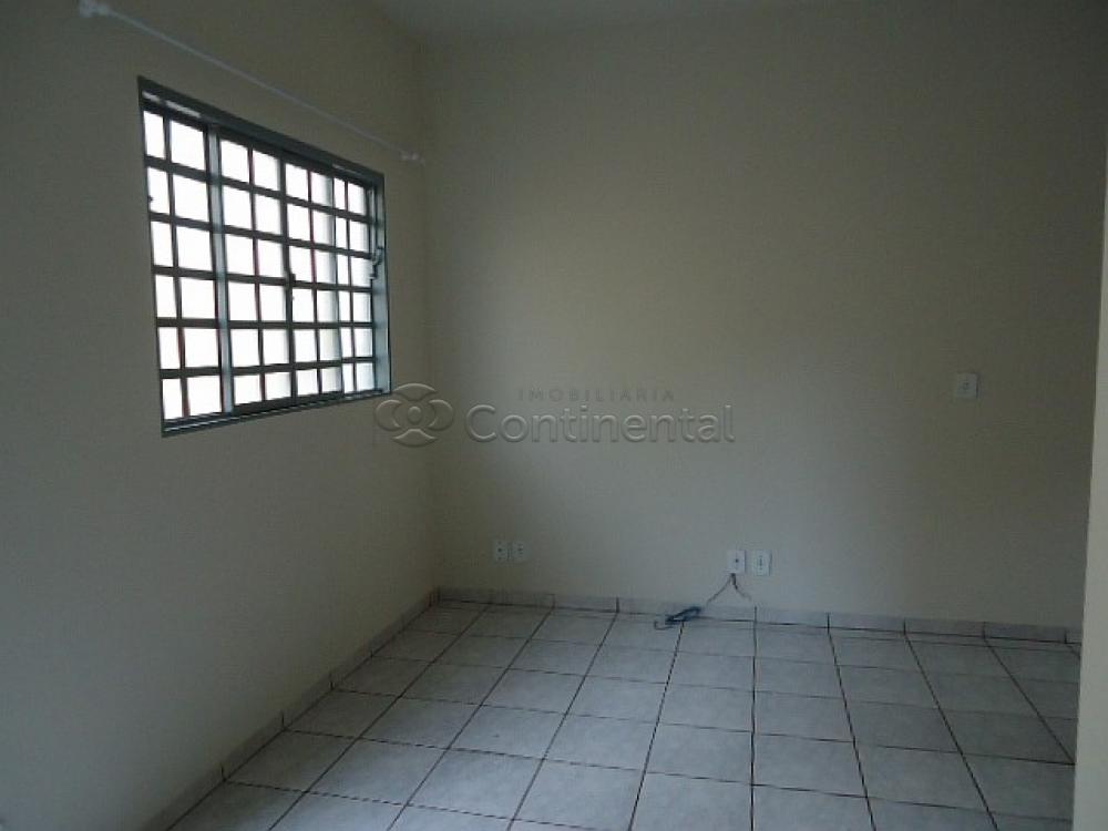 Alugar Apartamento / Kitinete em Dourados R$ 850,00 - Foto 4