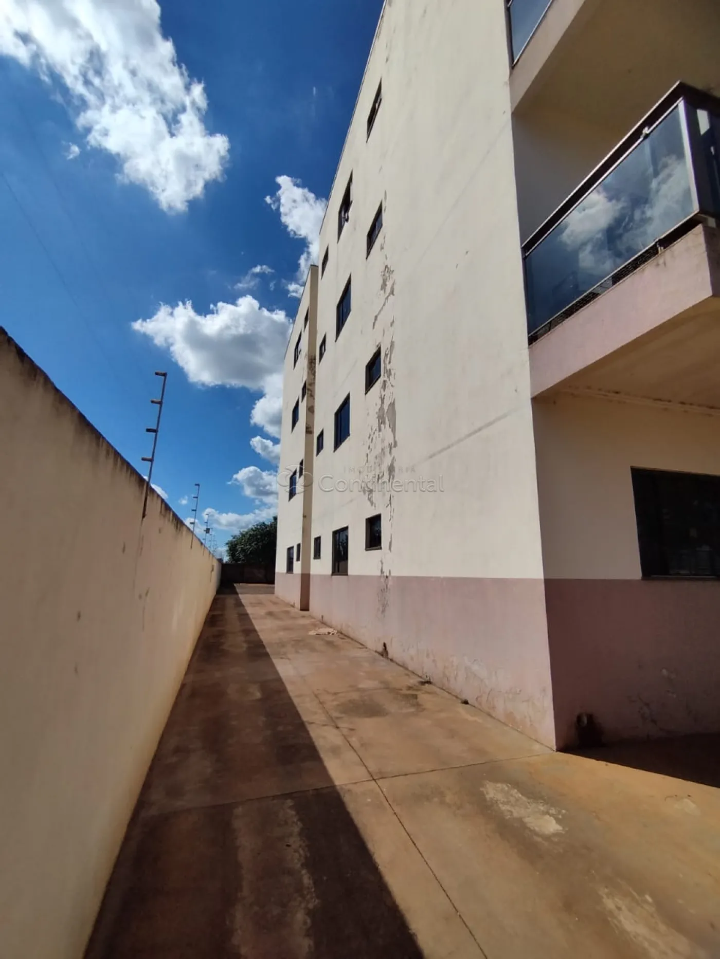 Alugar Apartamento / Padr&atilde;o em Dourados R$ 1.200,00 - Foto 2