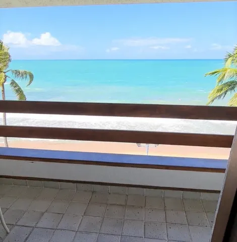 Flat Beira-Mar com Varanda e Mobiliado � venda em Macei�