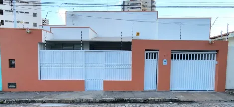 Casa com 3 Sutes e 240m  venda no Farol