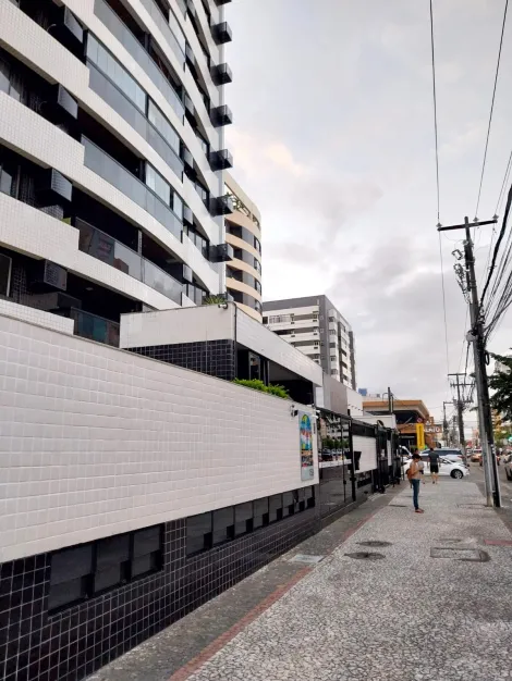 Apartamento com 109m com 3 Sutes e Varanda  venda na Ponta Verde