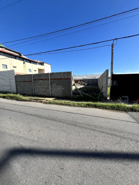 TERRENO MEDINDO 308,00M� - PR�XIMO AO PARQUE SHOPPING MACEI�