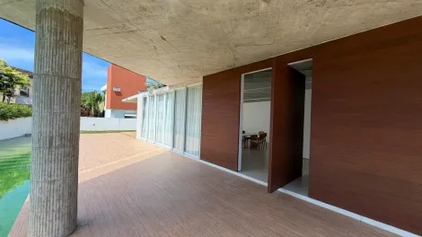 Casa com 5 Su�tes e Piscina com Deck � venda no Condom�nio Laguna
