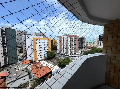 Apartamento com 3 Quartos e Varanda em Andar Alto � Venda no Edf New Life na Ponta Verde