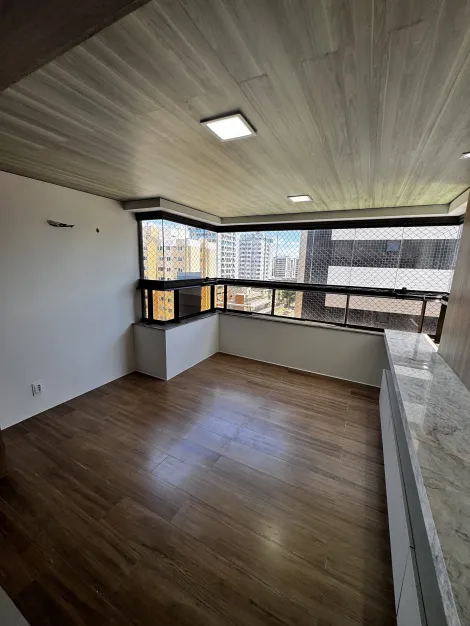 Apartamento com 3 Su�tes e Varanda em Andar Alto � Venda no Edif�cio San Gimignano na Jati�ca