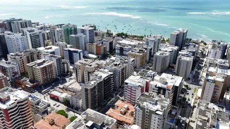 Apartamento com 4 Quartos e Varanda � venda na Ponta Verde no Edf Caruman