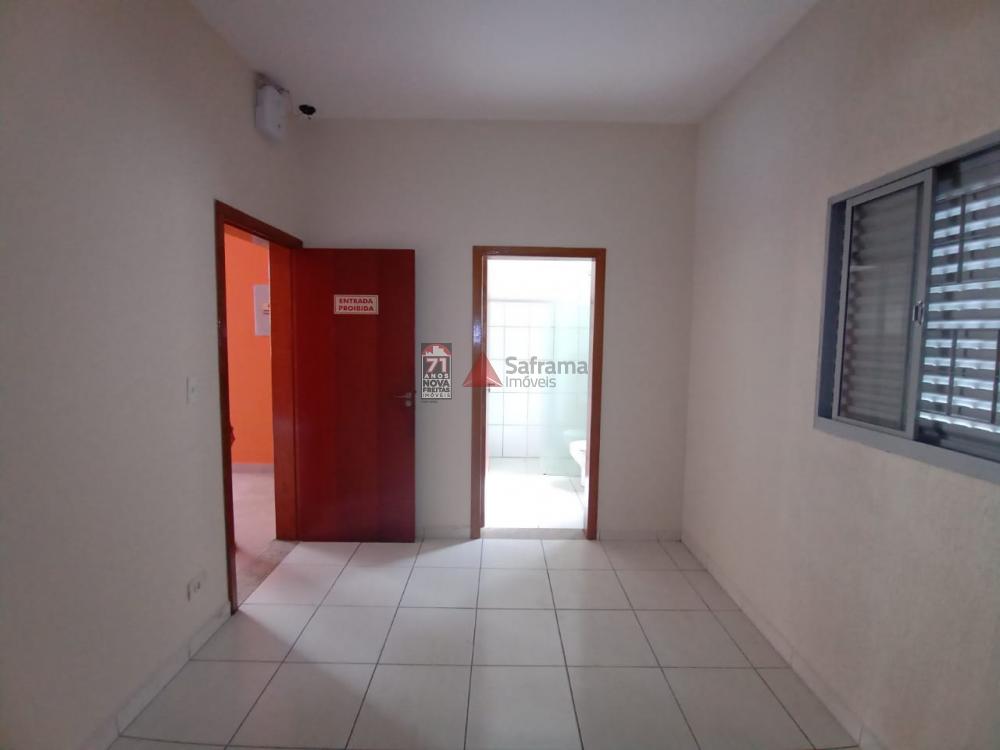 Alugar Comercial / Loja em Pindamonhangaba R$ 4.000,00 - Foto 14