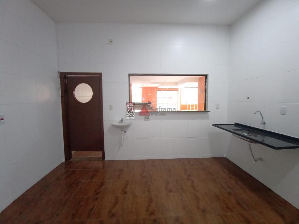 Alugar Comercial / Loja em Pindamonhangaba R$ 4.000,00 - Foto 19